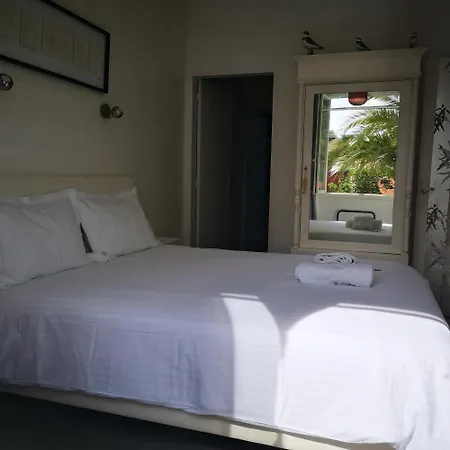 Le Bleu Parentale Cuisine Partagee Homestay